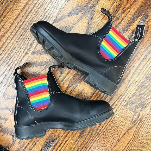 Blundstone Black Chelsea Boots with Rainbow Elastic Panels - Picture 2 of 11